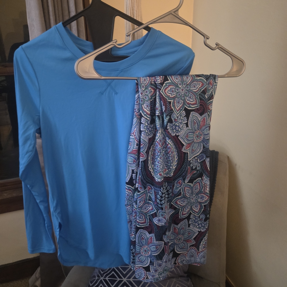 Blue Long Sleeve Top and Paisley Leggings Set